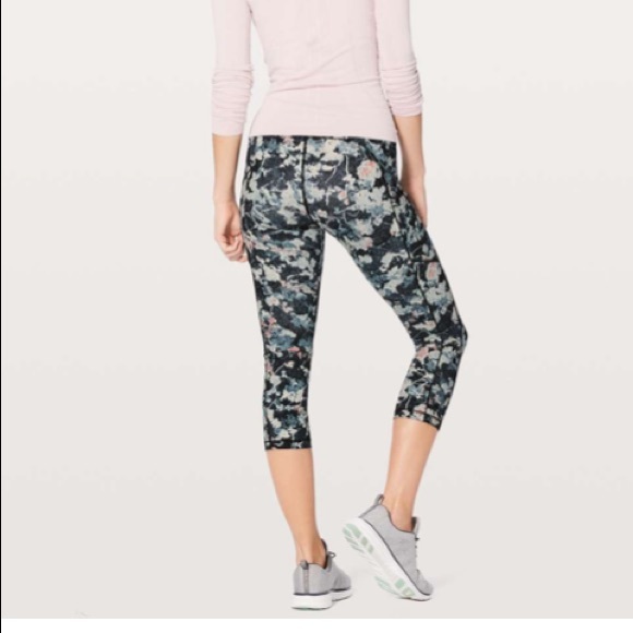 Lululemon Speed Up Crop - Picture 2 of 9